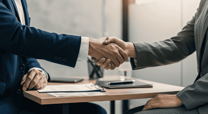 Ошибки в агентском договоре на услуги: подмена договора подряда, неправильное указание стороны сделки, отсутствие лимитов полномочий